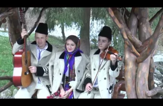 Calina Tomoiaga – Nici o sarbatoare-n lume Colind