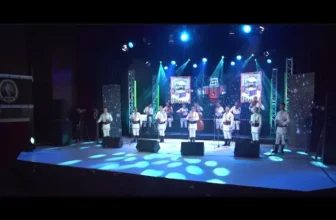 Ansamblul etnofolcloric Plaiesii – Din cei zori, din cea gradina – de flacau parcurari