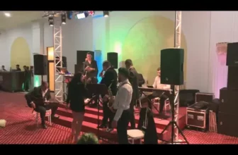 Live Razvan de la Pitesti si formatia – stop stop faceti loc (Revelion 2019 – 2020)