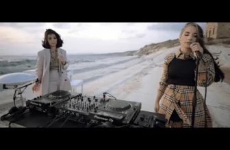 Gioli & Assia – Hands On Me