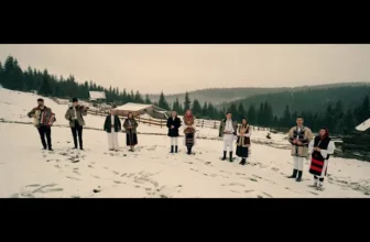 Junii Salajului – Din mijlocul Raiului (Colind)