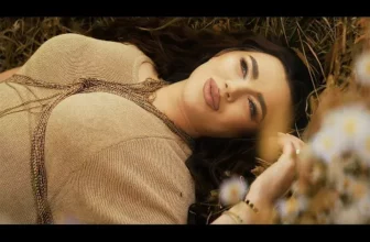 Carmen de la Salciua feat. What's UP – Frunza verde de gutui